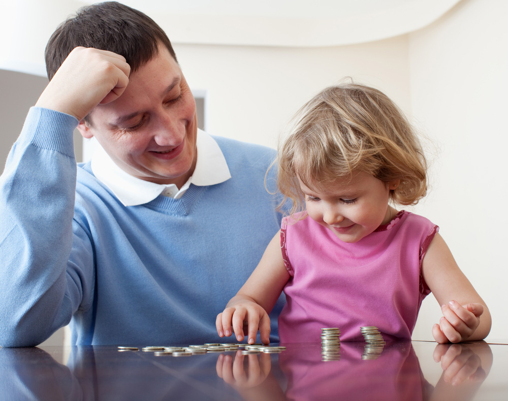 father and daughter counting money