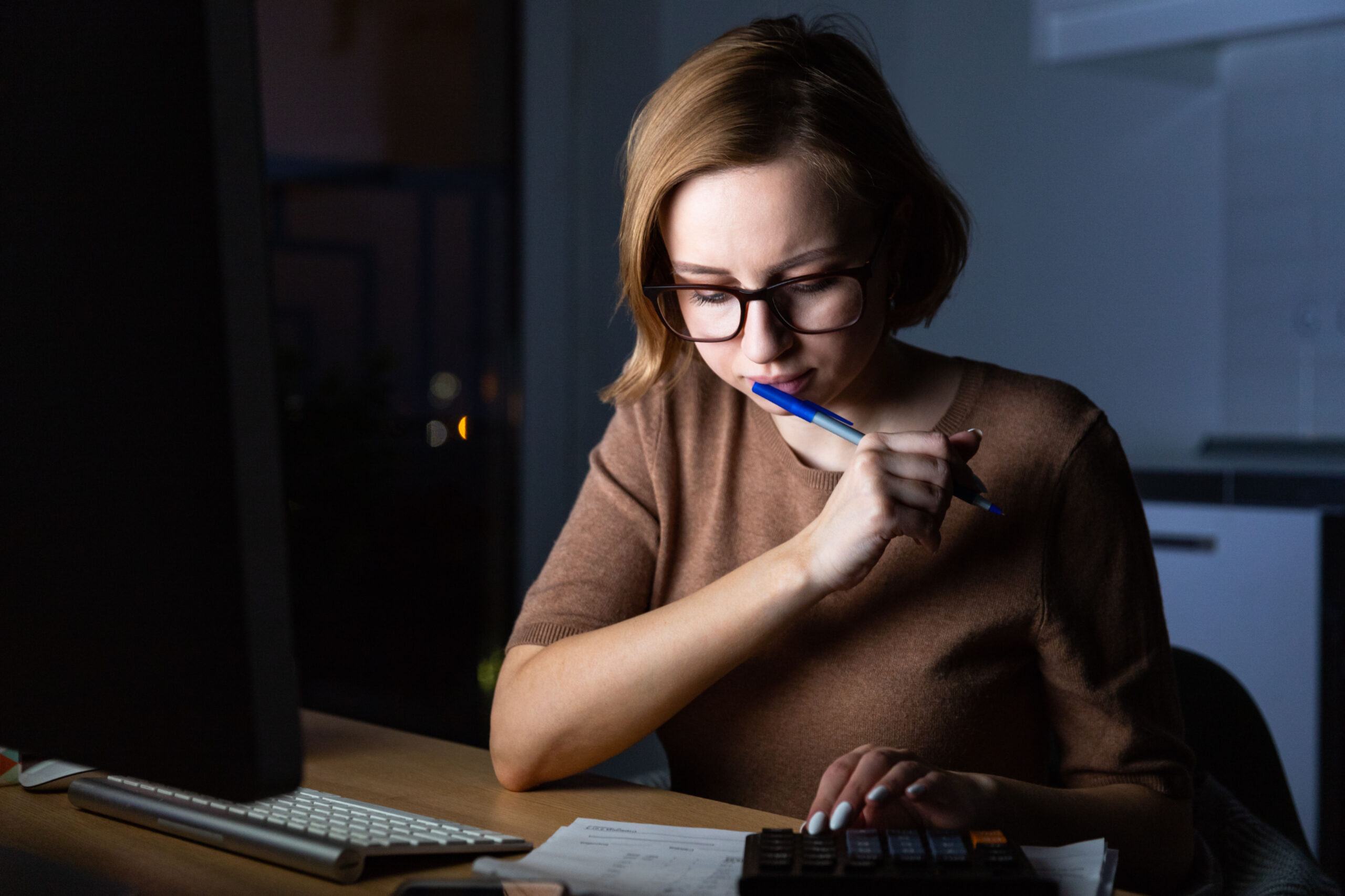 Woman,In,Glasses,Using,Calculator,To,Calculate,The,Invoice,,Planning